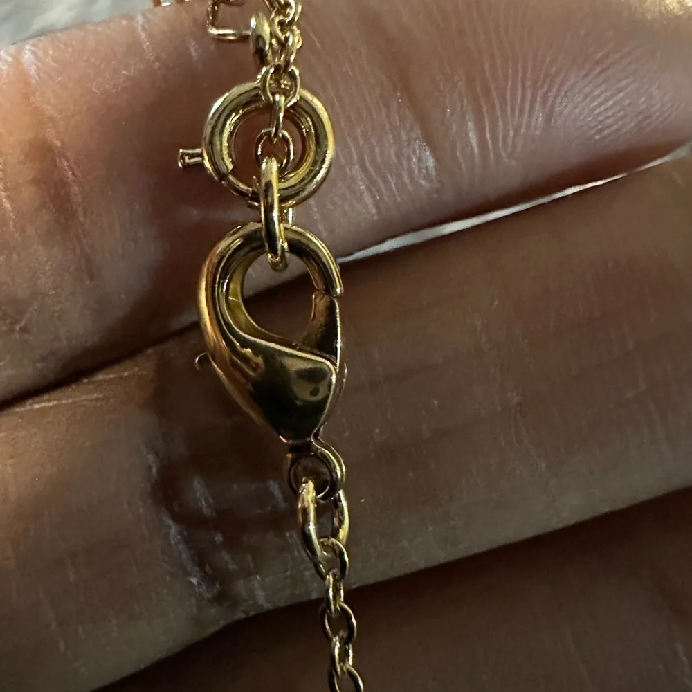 Avon vintage FAVORITE TREASURE PENDANT NECKLACE- LOCK AND KEY - Picture 6 of 15